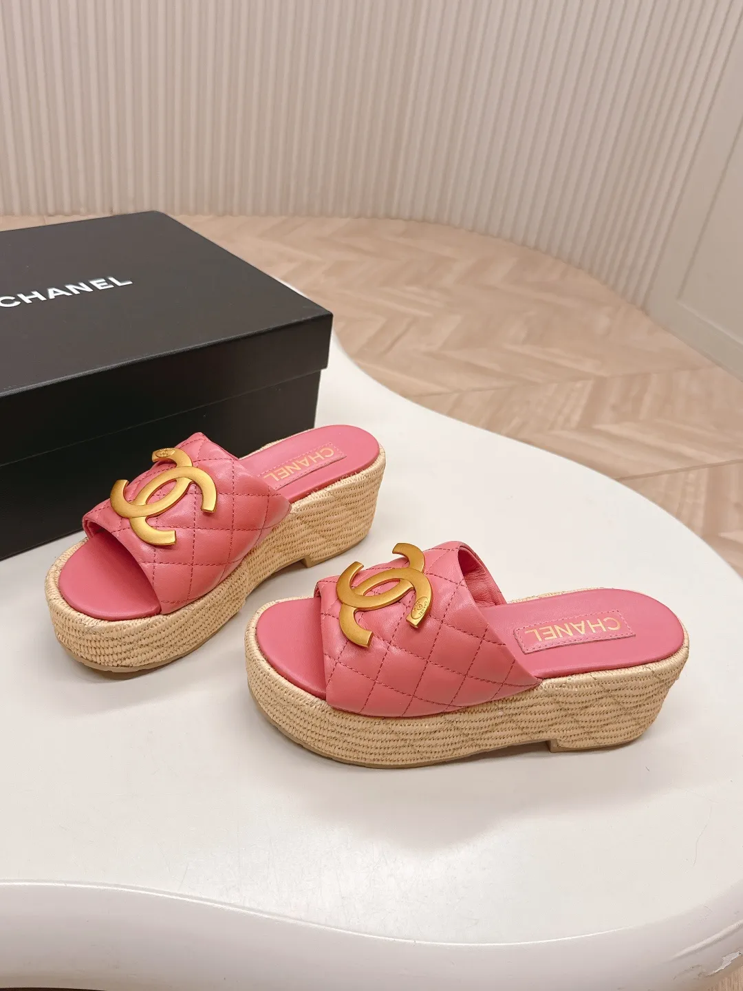 👟👟Ex-factory price 560👟👟 CHANEL Chanel 2025 new sandals and slippers series classic series every style is great rhombus platform sandals and slippers elegant and noble comfortable and versatile upper: sheepskin foot pad: sheepskin sole: rubber outsole size: 35-40